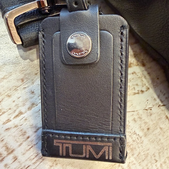 Tumi Black Leather Men's Messenger Bag - Picture 6 of 10